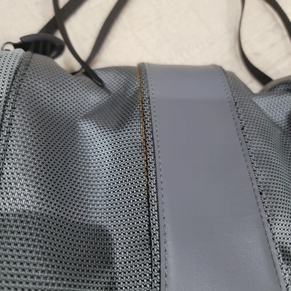 Tumi Men's Nylon with Leather Trim Hanging Toiletry Shaving Zip Bag Gray